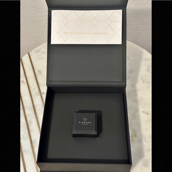 Diamond Nexus Angleix Round Engmt Ring & Wedding - Picture 3 of 6